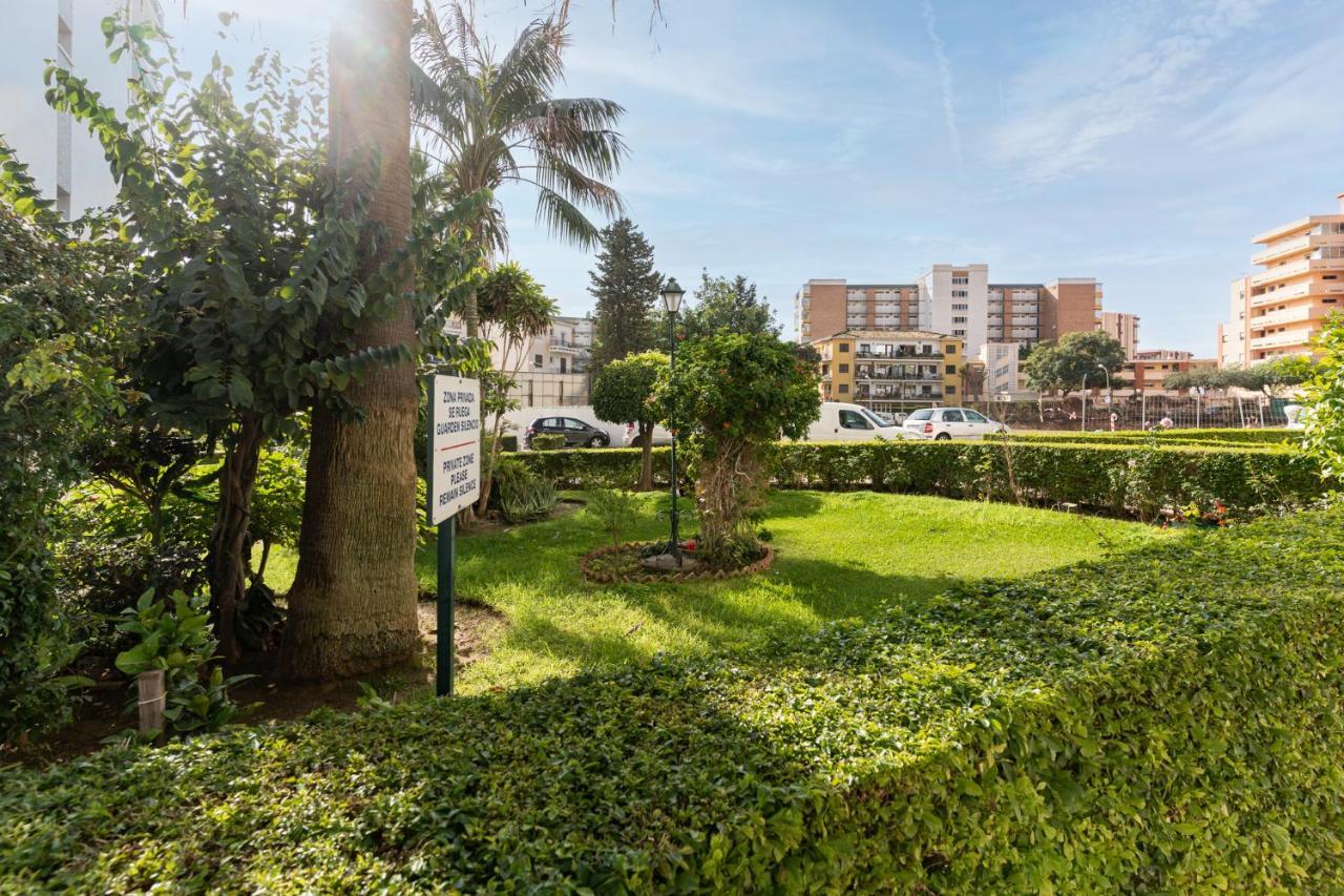 Blonzu Camerun Benalmadena Bagian luar foto